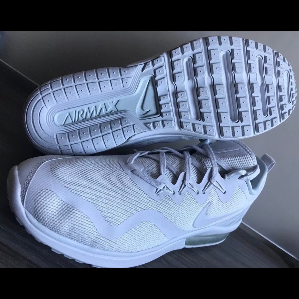 Nike Air Max Fury’s (Women’s) NWT - Picture 2 of 4
